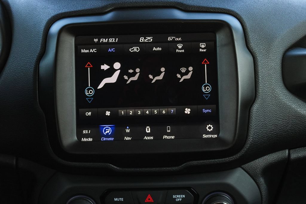 Used 2023 Jeep Renegade Latitude AWD/4WD image 15