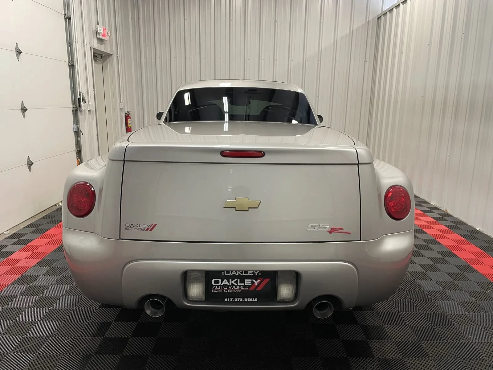 Used 2005 Chevrolet SSR w/ Preferred Equipment Group RWD image 7