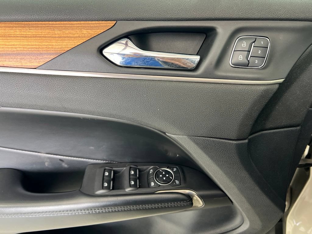 Used 2015 Lincoln MKC FWD w/ Equipment Group 101A Select image 22