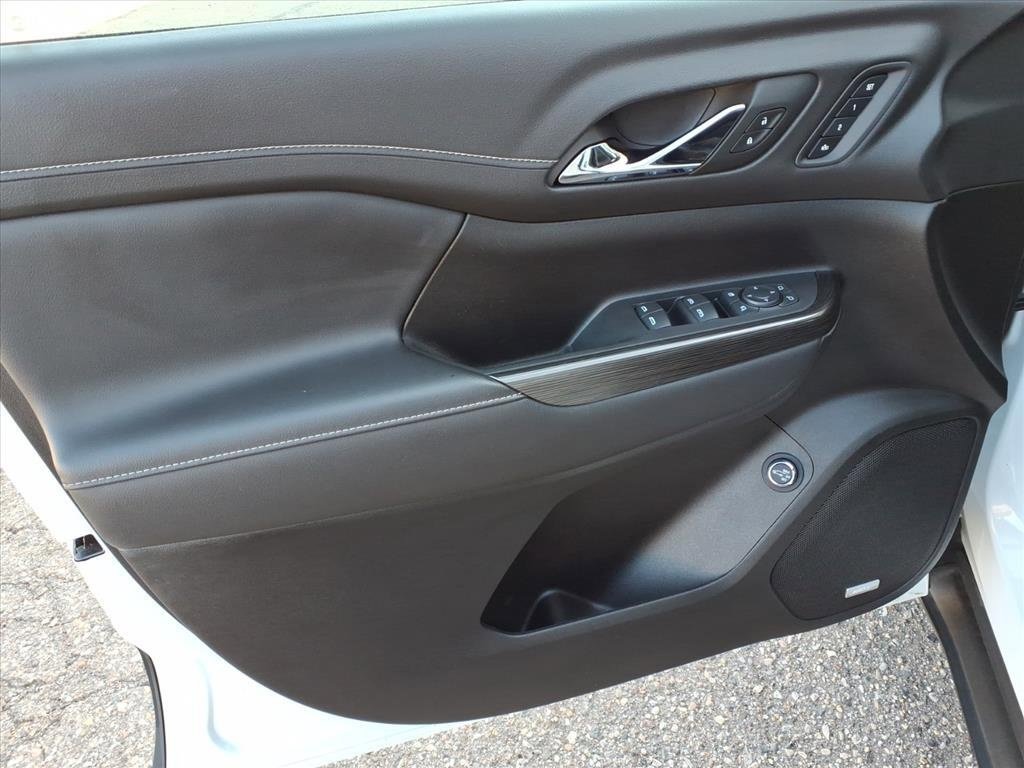 Certified 2023 GMC Acadia SLT w/ Preferred Package image 13