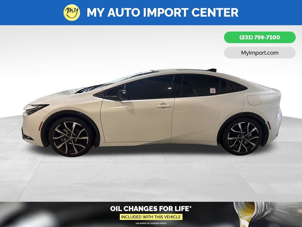 Used 2025 Toyota Prius XSE Premium w/ Limited Premium Package image 4