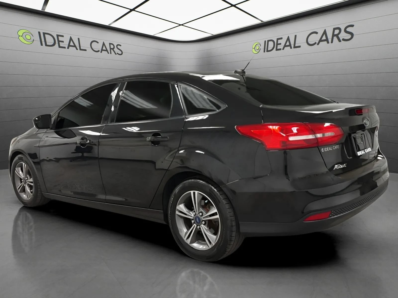 Used 2018 Ford Focus SE w/ SE Appearance Package FWD image 7