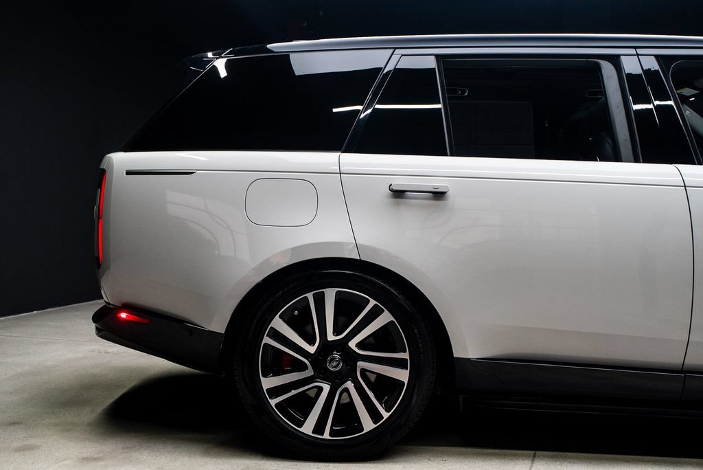 Used 2023 Land Rover Range Rover SV AWD/4WD image 17