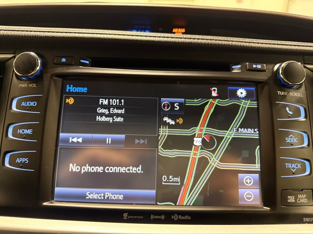 Used 2018 Toyota Highlander XLE image 24