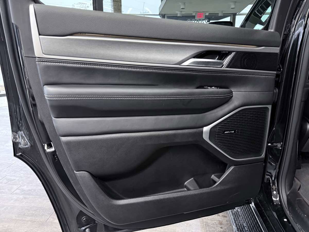 Used 2025 Jeep Wagoneer Series II image 28