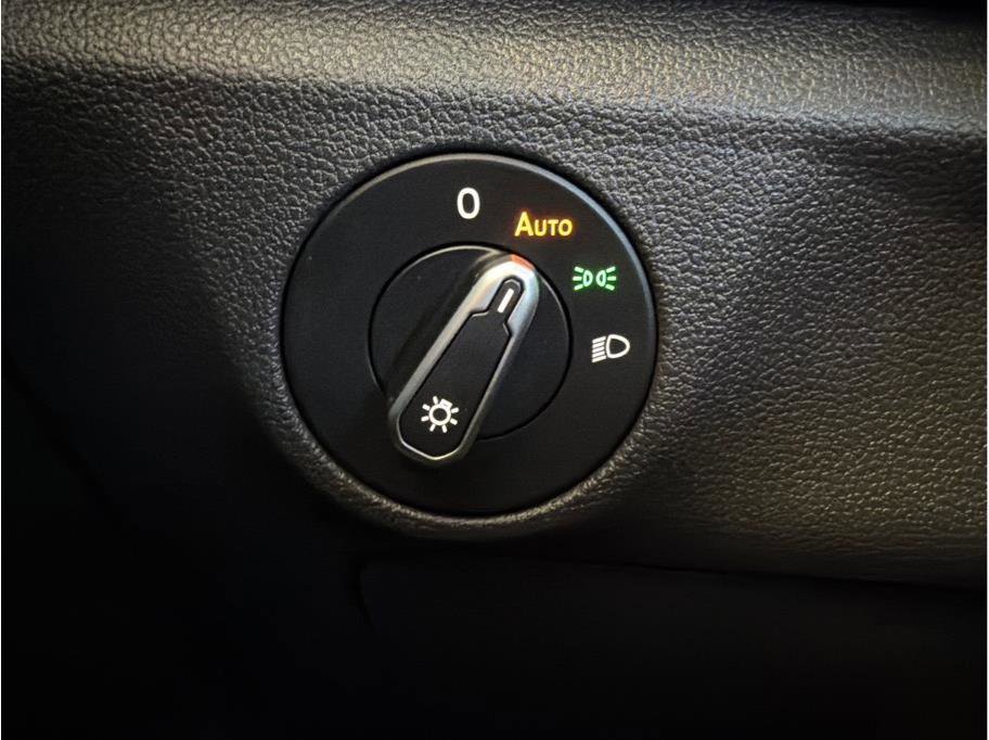 Used 2022 Volkswagen Jetta SE image 24