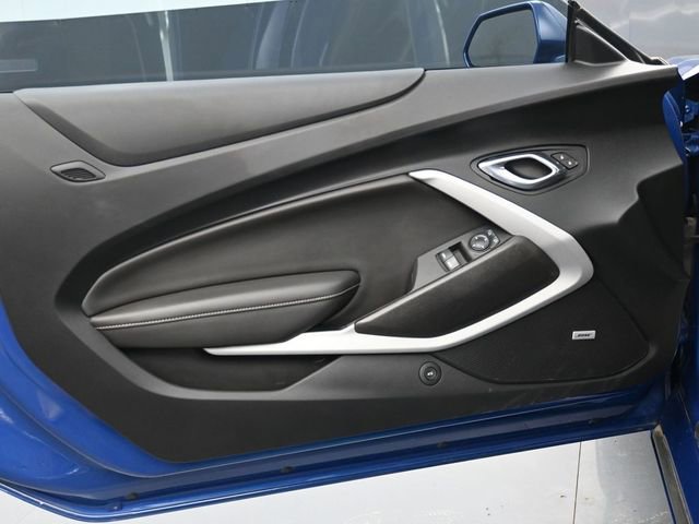 Used 2021 Chevrolet Camaro LT w/ Technology Package RWD image 9