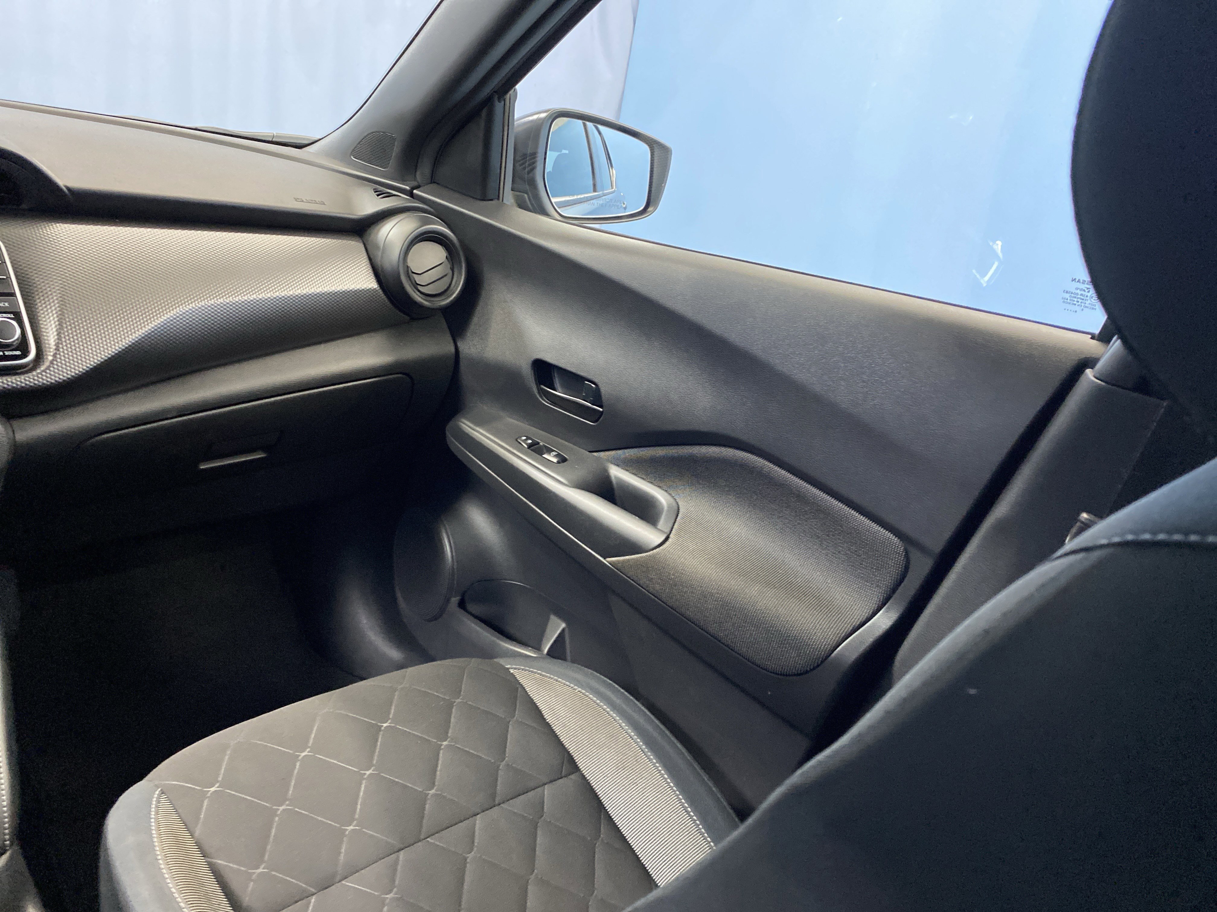 Used 2018 Nissan Kicks S image 25