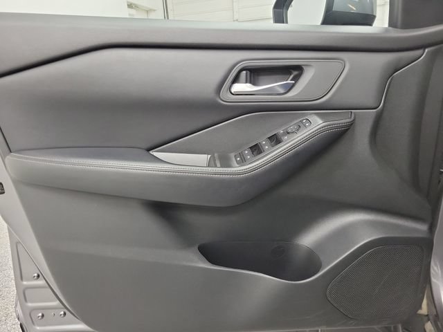 Used 2024 Nissan Rogue SV AWD/4WD image 15