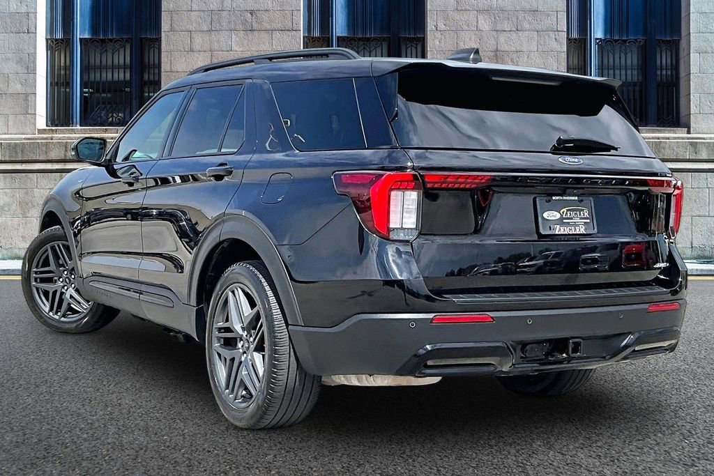 Used 2025 Ford Explorer ST-Line w/ ST-Line Street Pack AWD/4WD image 10