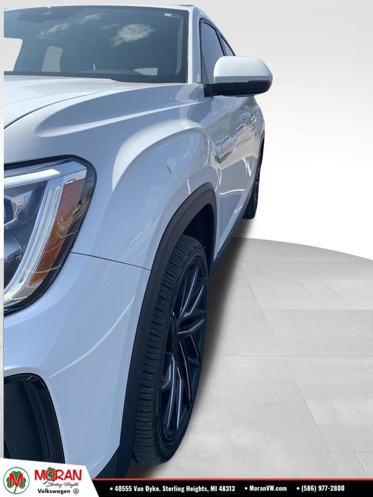 Certified 2024 Volkswagen Atlas Cross Sport SE AWD/4WD image 2