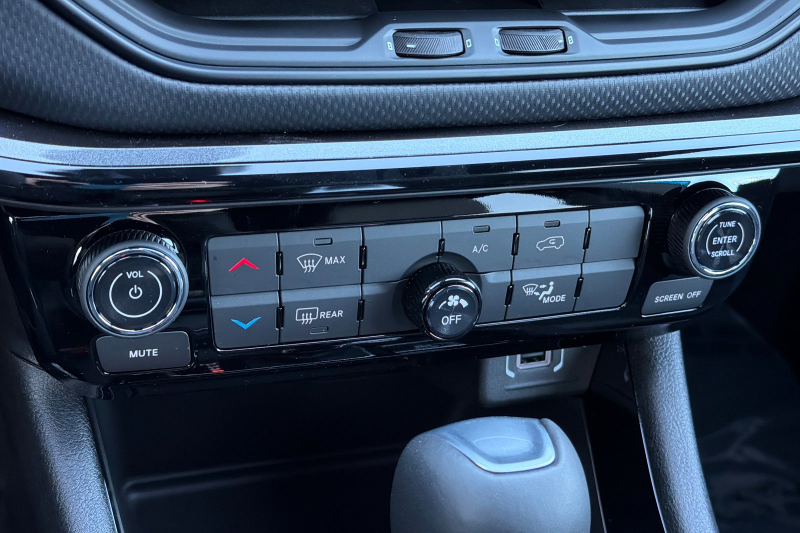 New 2026 Jeep Compass Latitude image 18