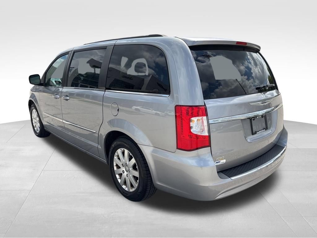 Used 2016 Chrysler Town & Country Touring FWD image 6