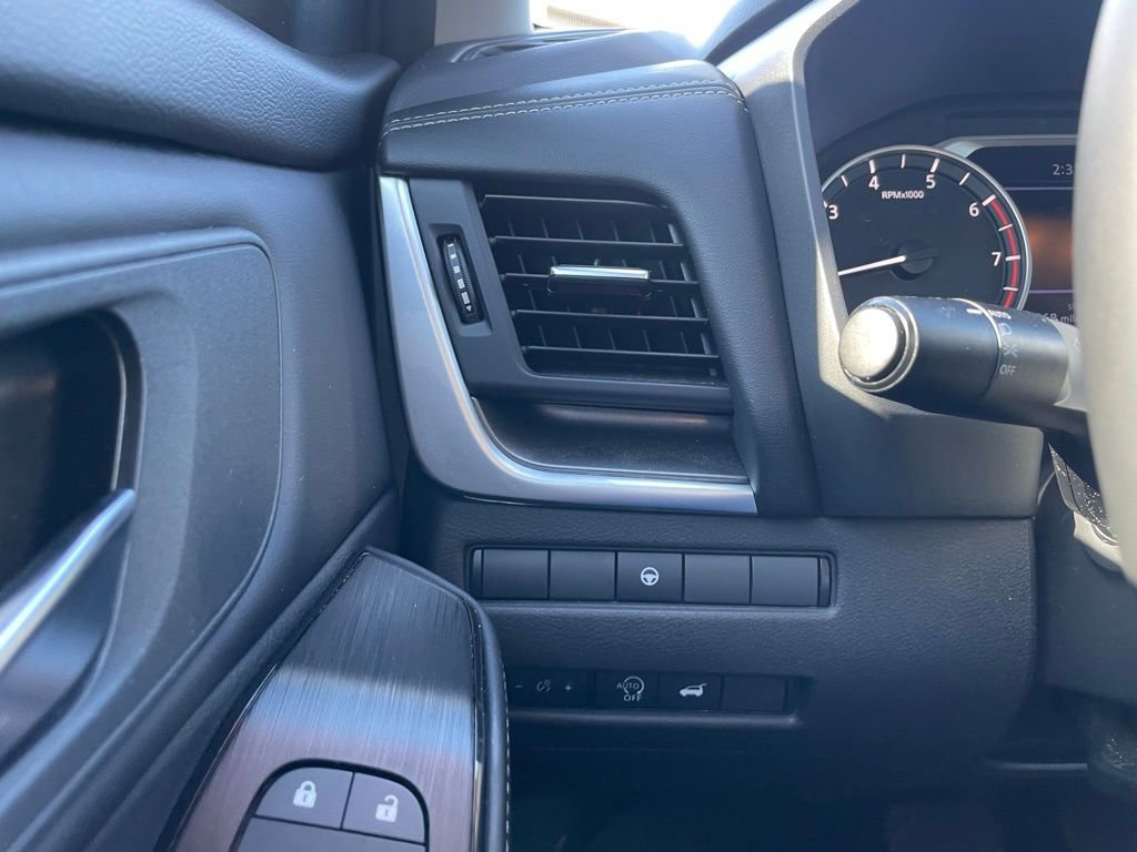 Used 2025 Nissan Rogue SV image 13