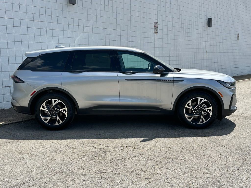 New 2026 Lincoln Nautilus Premier w/ Equipment Group 102A AWD/4WD image 4