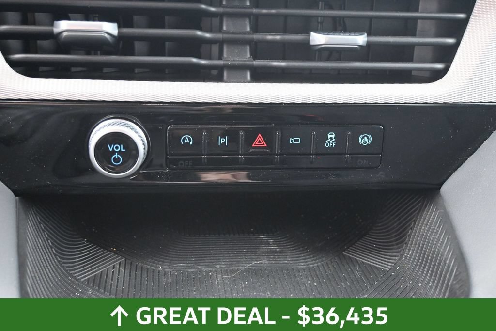 Used 2025 Ford Explorer Active AWD/4WD image 27