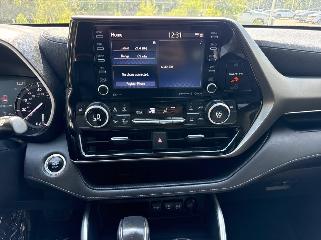 Used 2021 Toyota Highlander XLE AWD/4WD image 18