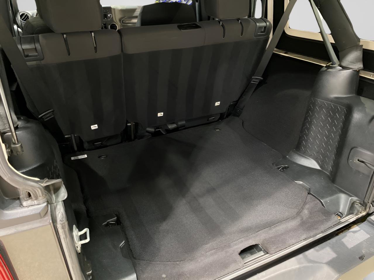 Used 2018 Jeep Wrangler Unlimited Sport S image 16