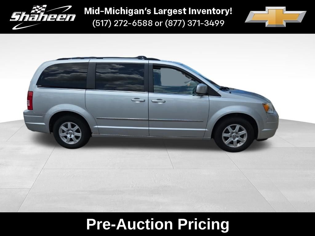 Used 2010 Chrysler Town & Country Touring w/ Entertainment Group #2 FWD image 2