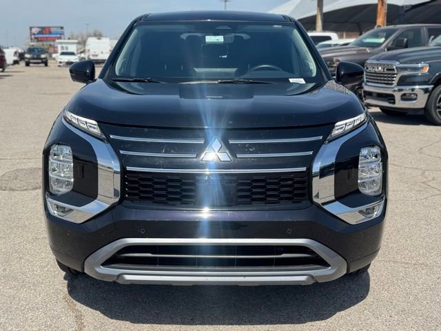 Used 2025 Mitsubishi Outlander SE image 2
