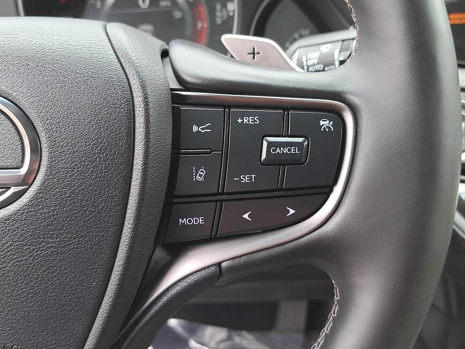 Used 2023 Lexus LS 500 w/ Accessory Package (Z1) RWD image 18