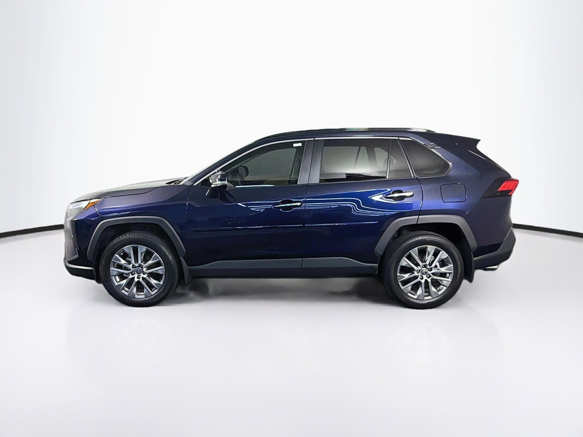 Used 2025 Toyota RAV4 Limited FWD image 4