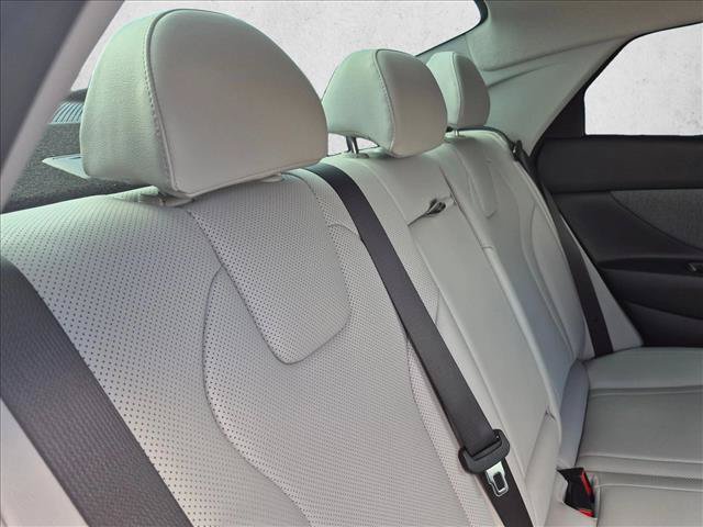 Used 2025 Hyundai Elantra Limited FWD image 17