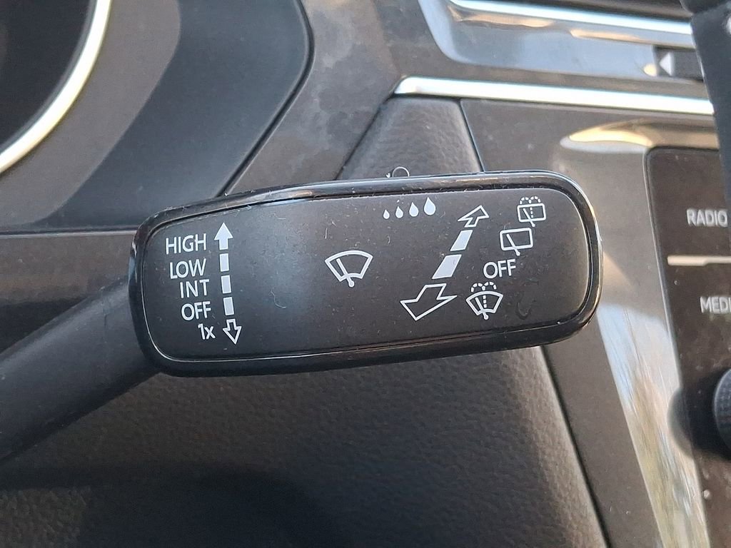 Used 2021 Volkswagen Tiguan SE image 24