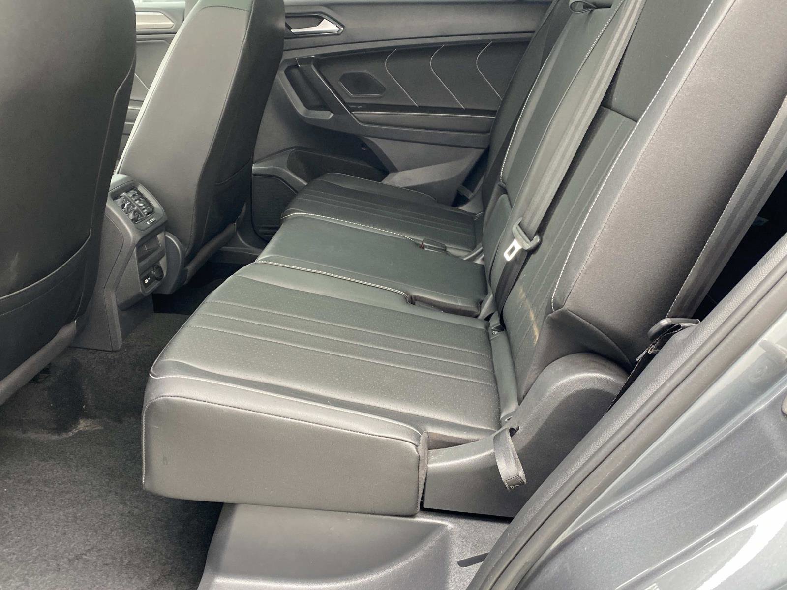 Used 2023 Volkswagen Tiguan SE R-Line image 12