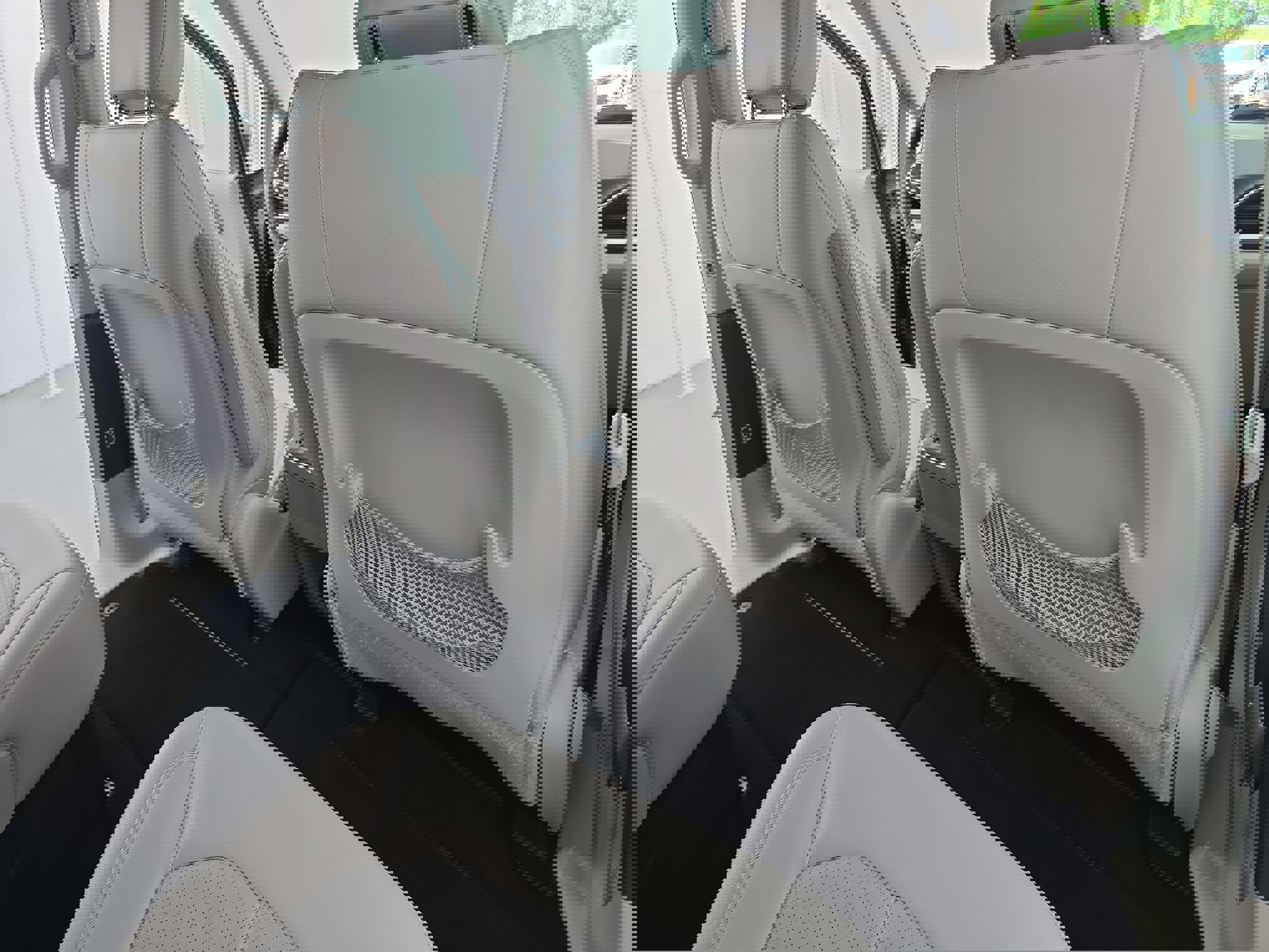 Used 2018 Chrysler Pacifica Touring-L image 11