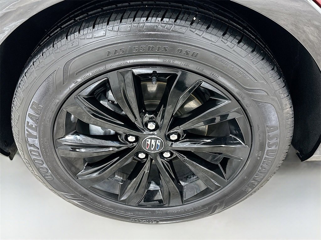 Used 2025 Buick Envista Sport Touring w/ Convenience II Package image 28