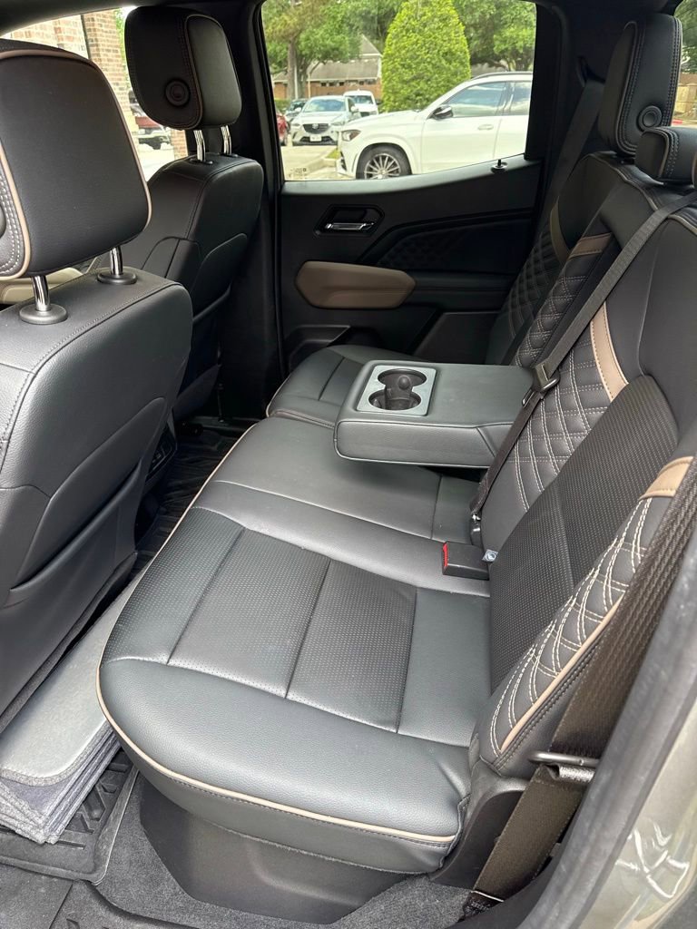 Used 2024 GMC Canyon Denali AWD/4WD image 9