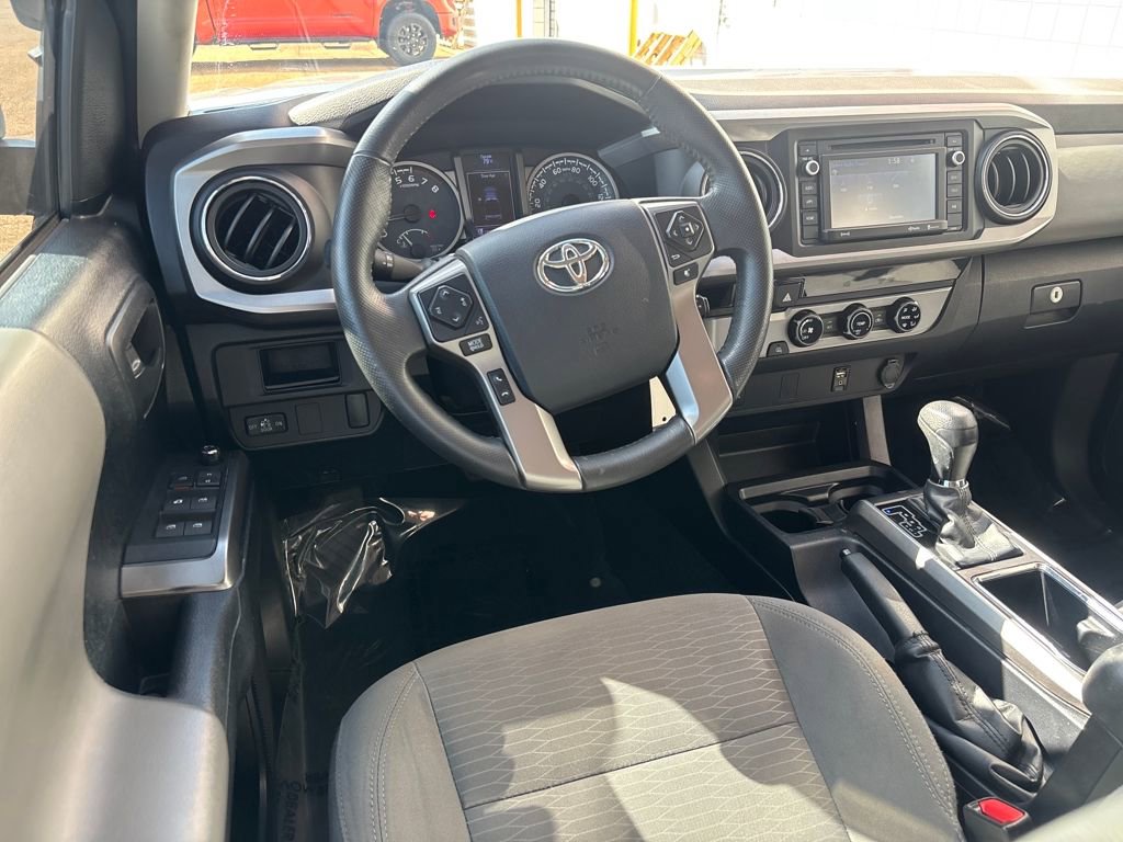 Used 2016 Toyota Tacoma SR5 w/ Towing Package image 4