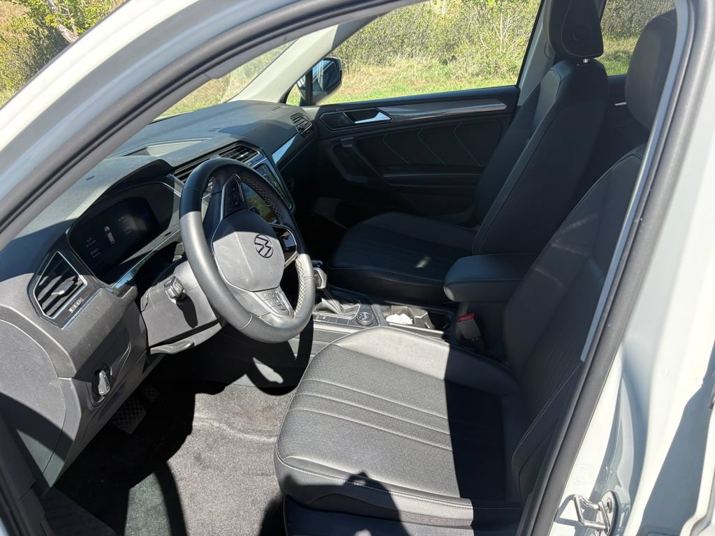 Used 2023 Volkswagen Tiguan SE AWD/4WD image 5