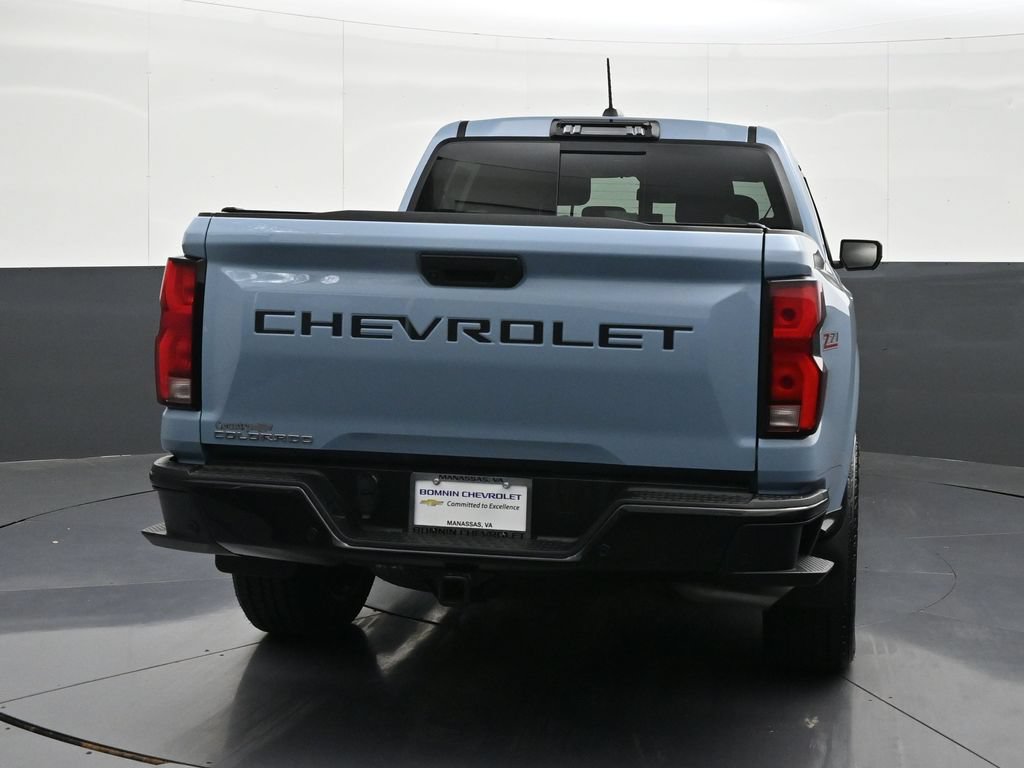 Used 2025 Chevrolet Colorado Z71 w/ Technology Package AWD/4WD image 4