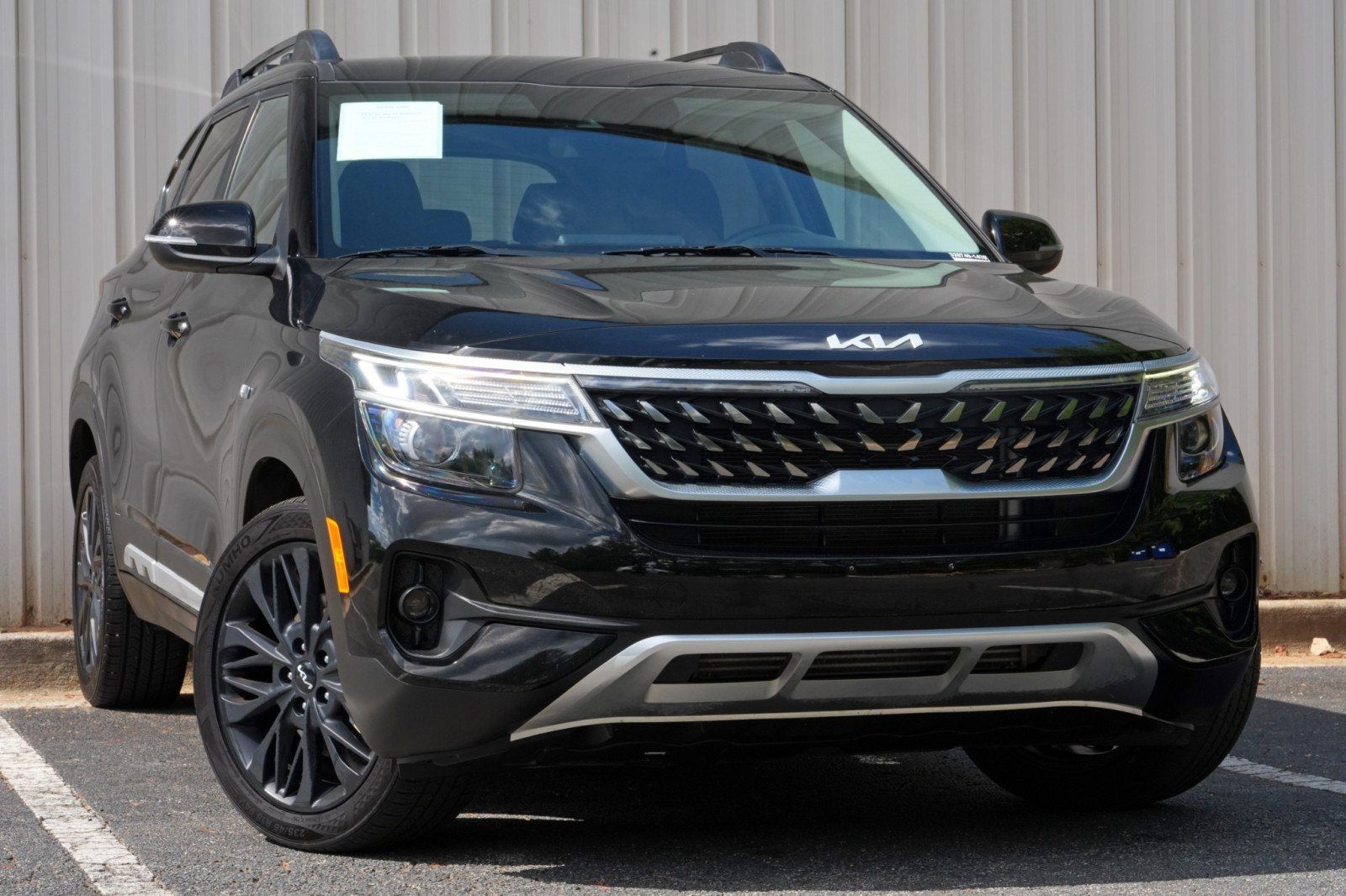 Used 2022 Kia Seltos Nightfall Edition AWD/4WD image 2