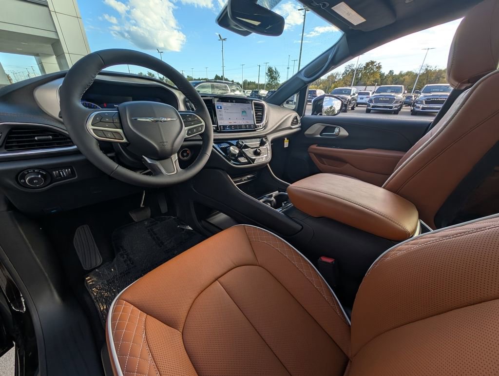 New 2026 Chrysler Pacifica Pinnacle w/ Trailer Tow Group image 2