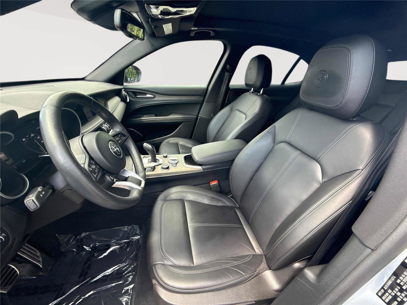 Used 2023 Alfa Romeo Stelvio Ti AWD/4WD image 11