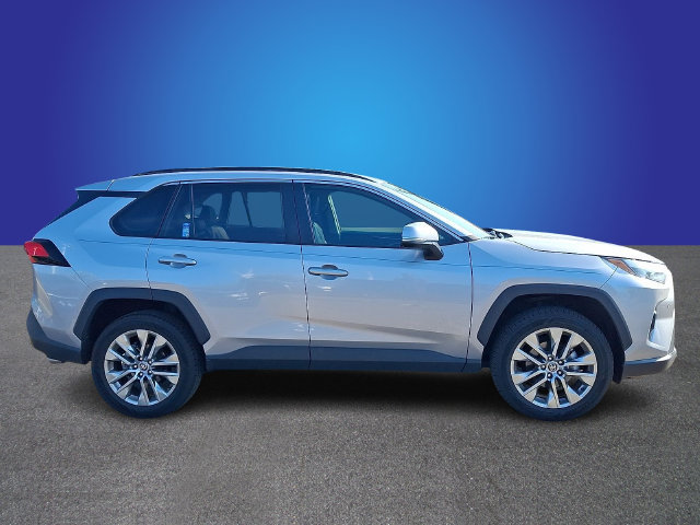 Used 2022 Toyota RAV4 XLE Premium FWD image 4