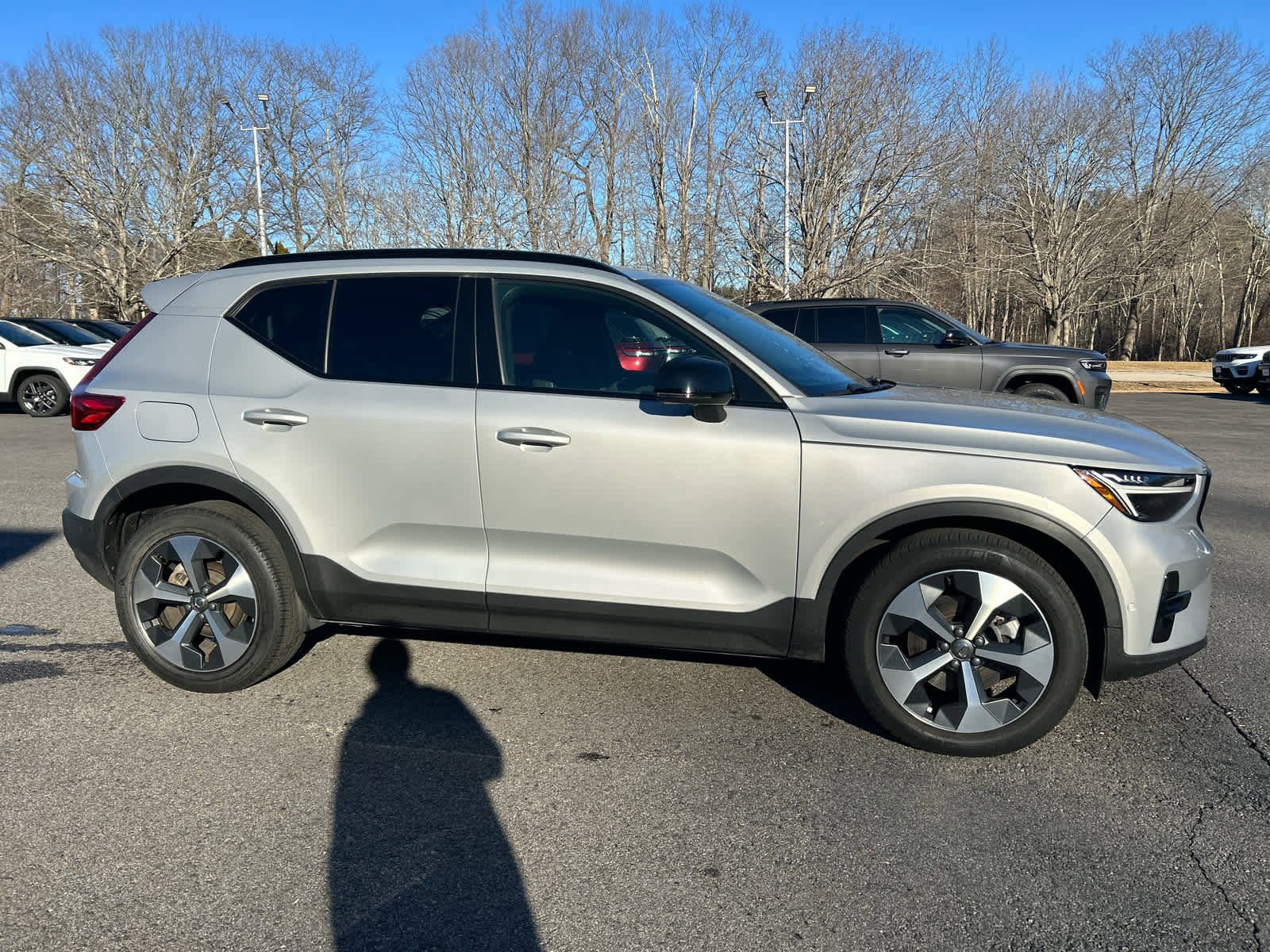 Used 2023 Volvo XC40 B5 Plus w/ Driver Assist Package image 3