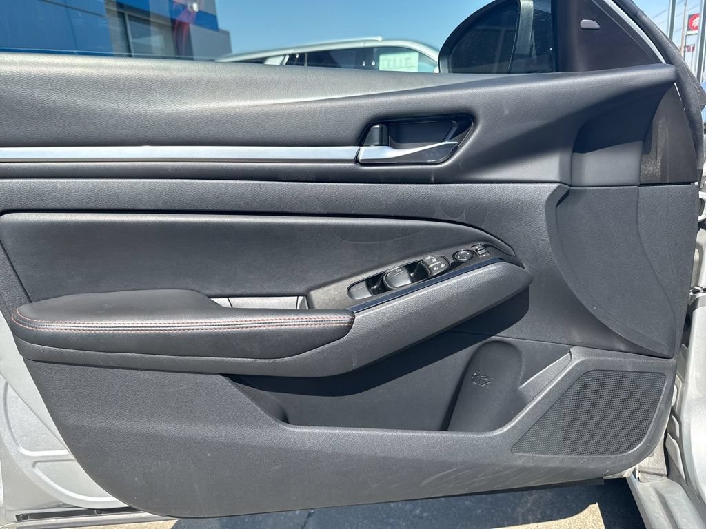 Used 2024 Nissan Altima 2.5 SR FWD image 16