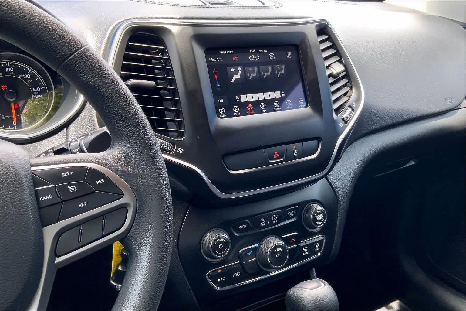 Used 2021 Jeep Cherokee Latitude FWD image 7