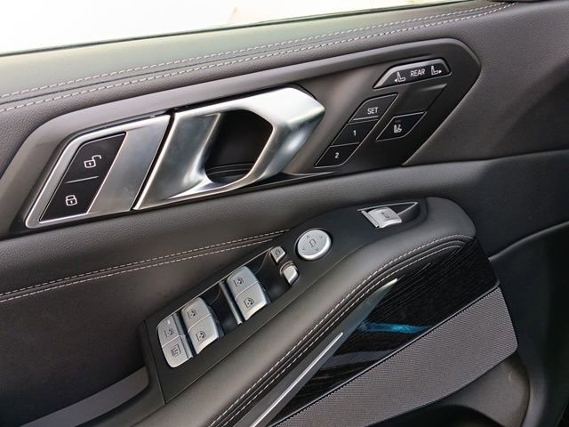 Used 2025 BMW X7 M60i image 16