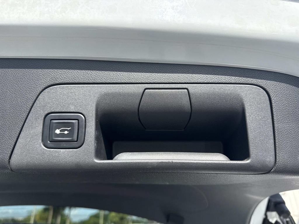Used 2021 Buick Envision Essence FWD image 12