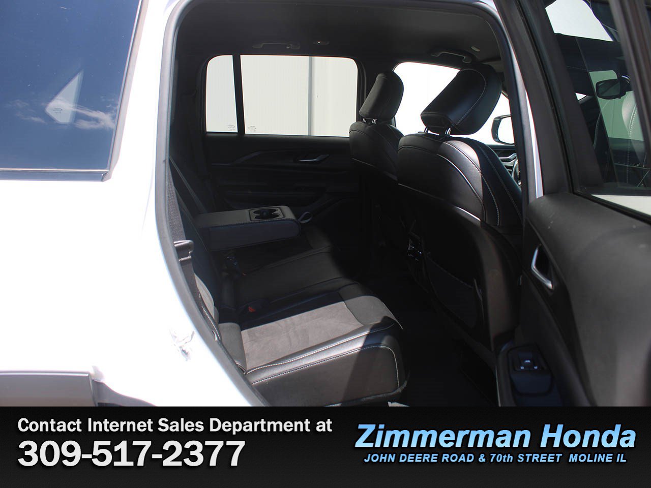 Used 2023 Jeep Grand Cherokee Altitude AWD/4WD image 8