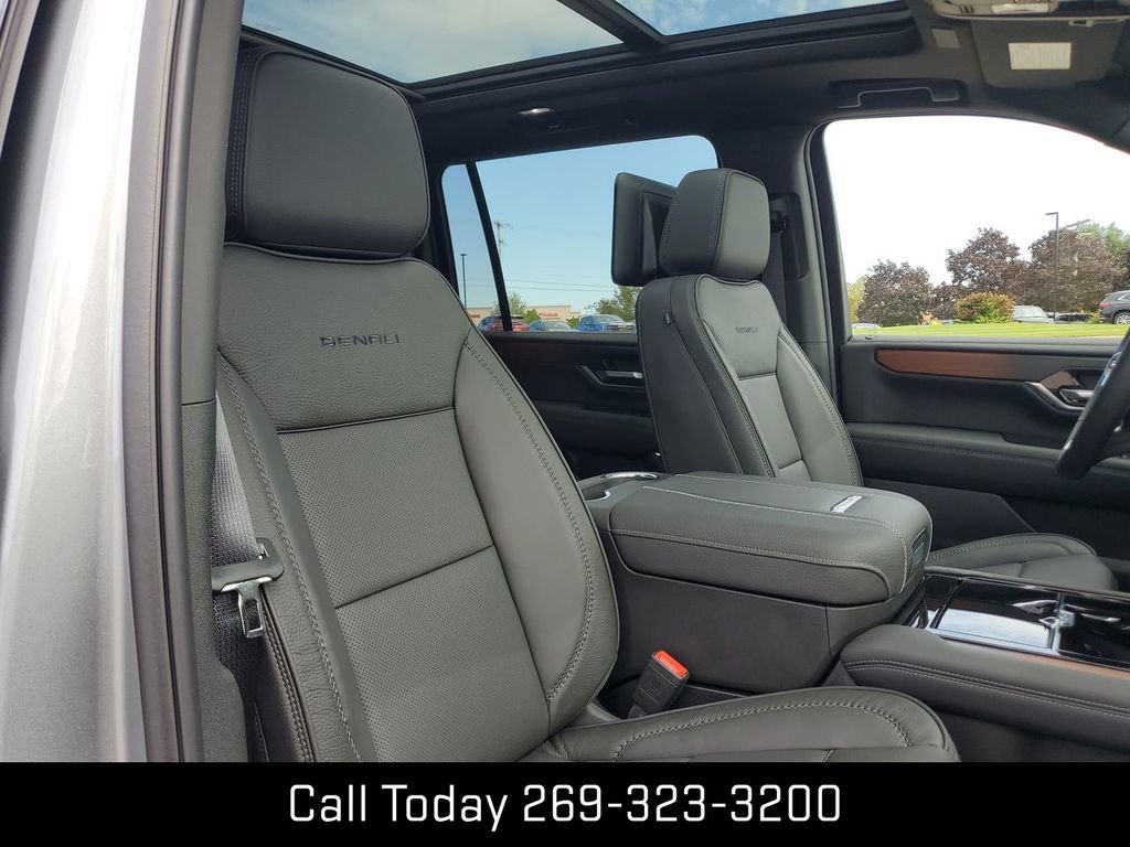 New 2025 GMC Yukon XL Denali w/ Denali Reserve Package image 31