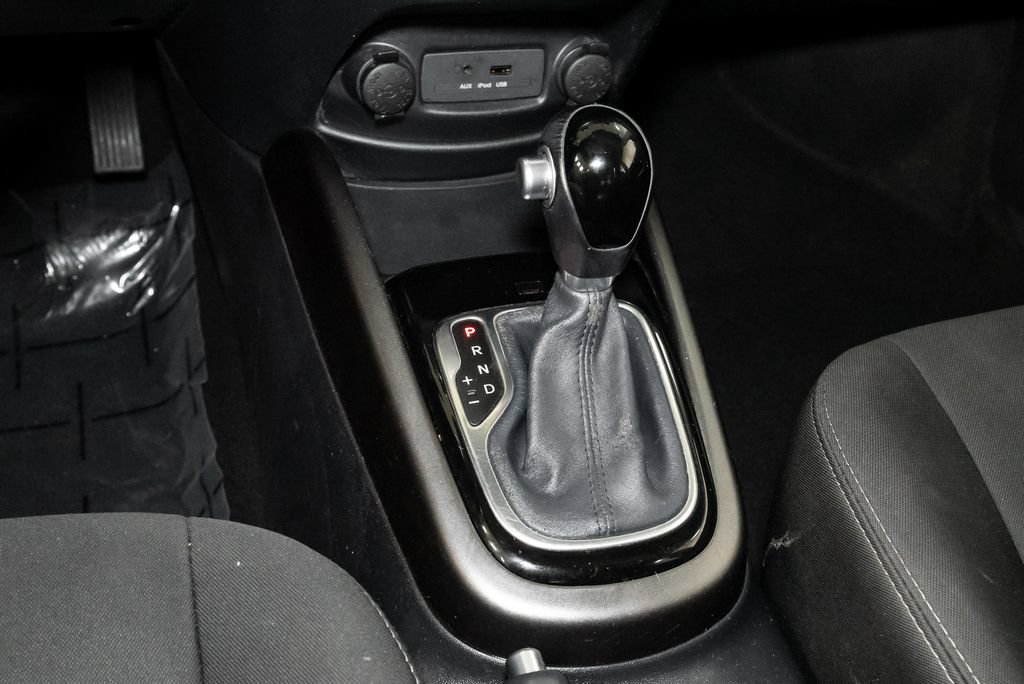 Used 2013 Kia Soul + FWD image 16