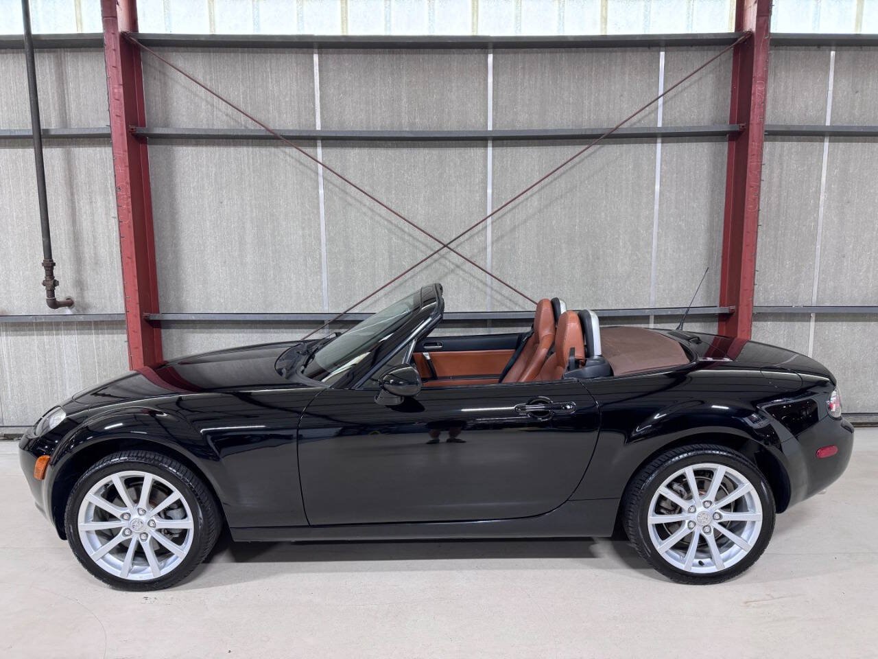 Used 2006 MAZDA MX-5 Miata Grand Touring RWD image 6