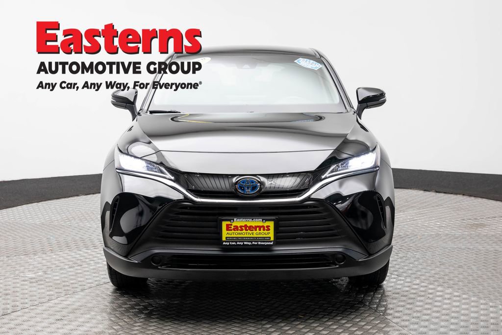 Used 2022 Toyota Venza LE image 2