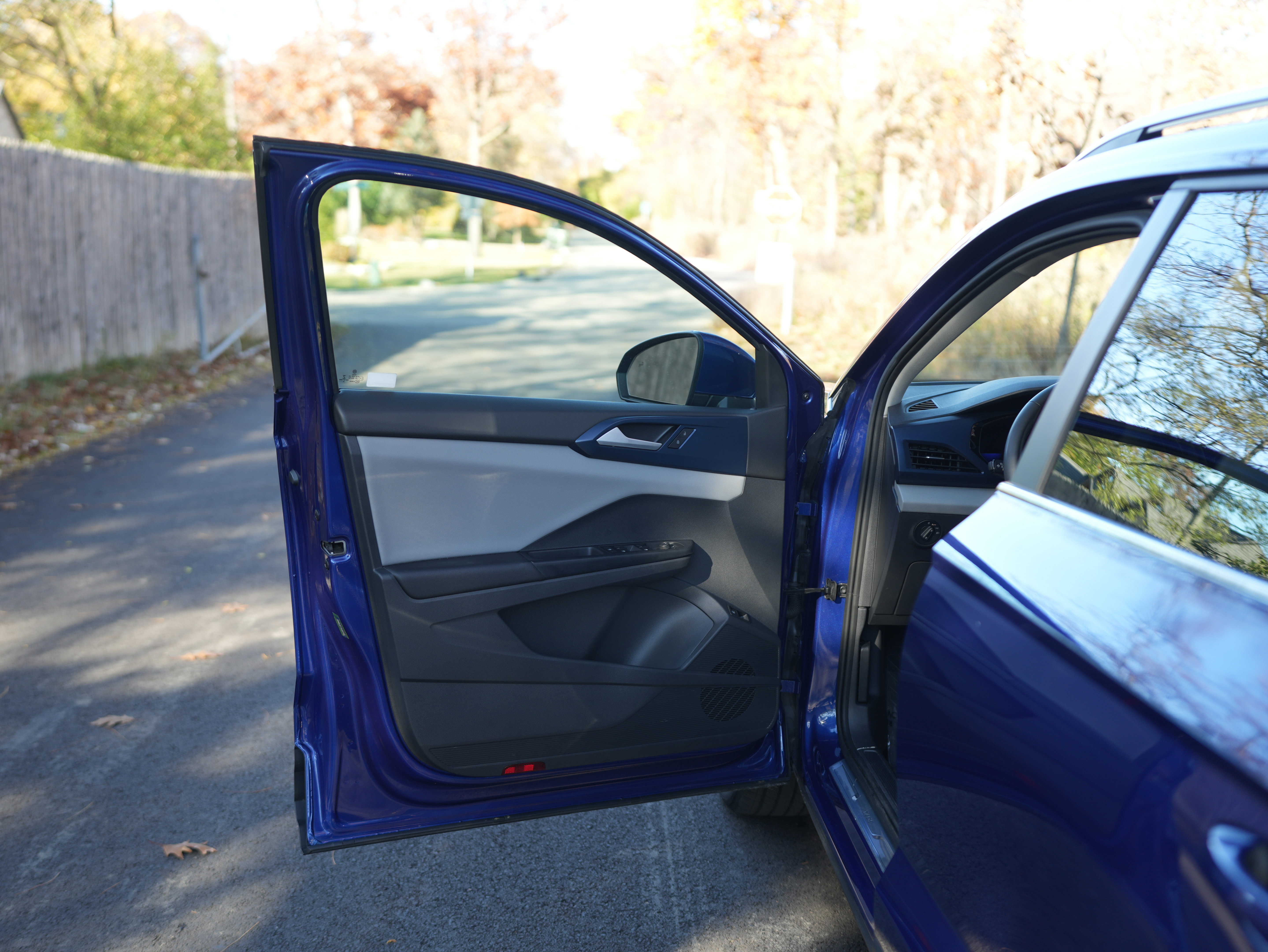 Used 2023 Volkswagen Taos SE w/ Panoramic Sunroof Package image 27